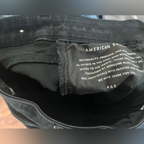 AE Women’s 360 Next Level Stretch Super Hi-Rise Jeggings - Black - 6 Regular - Picture 6 of 8